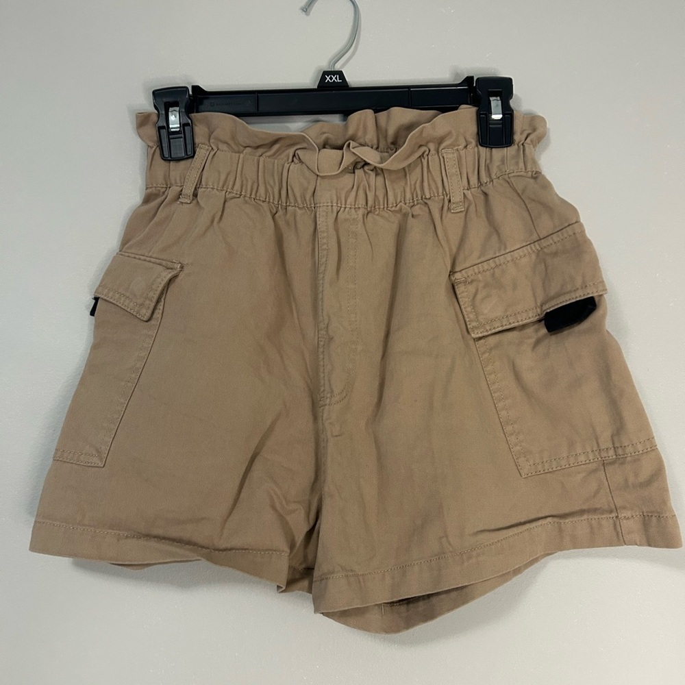 H&M Tan Cargo Pull On Women Shorts, Size 4
